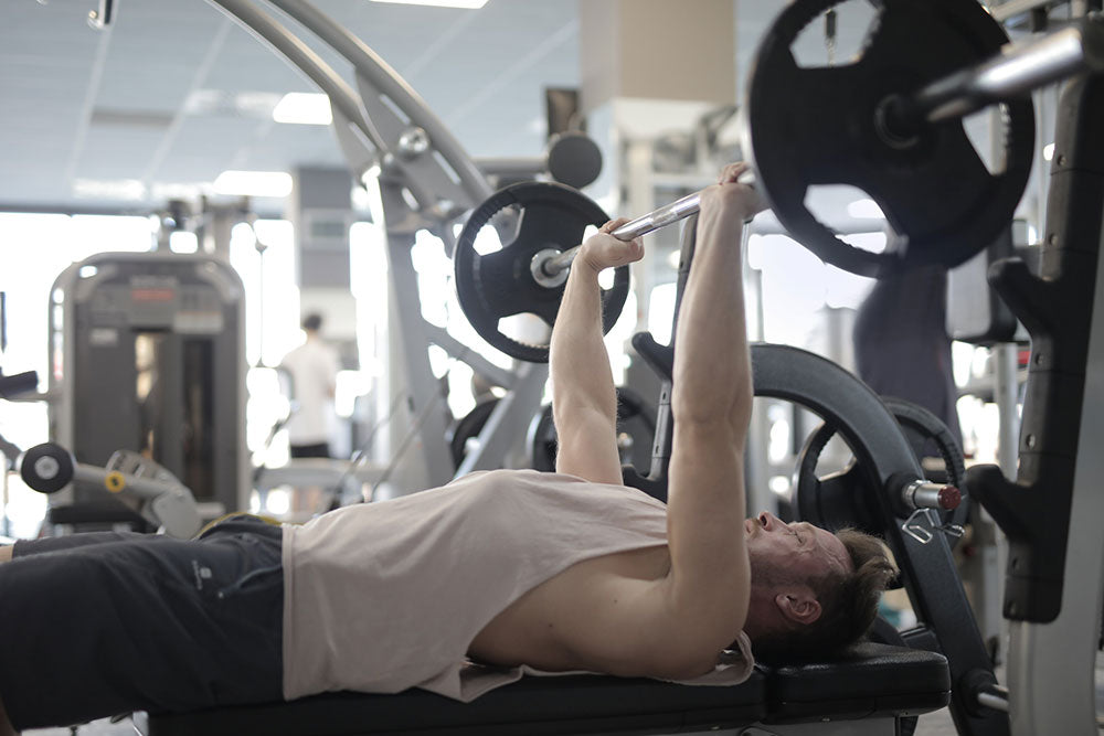 Man working out on a Bench Press - Manic Fitness