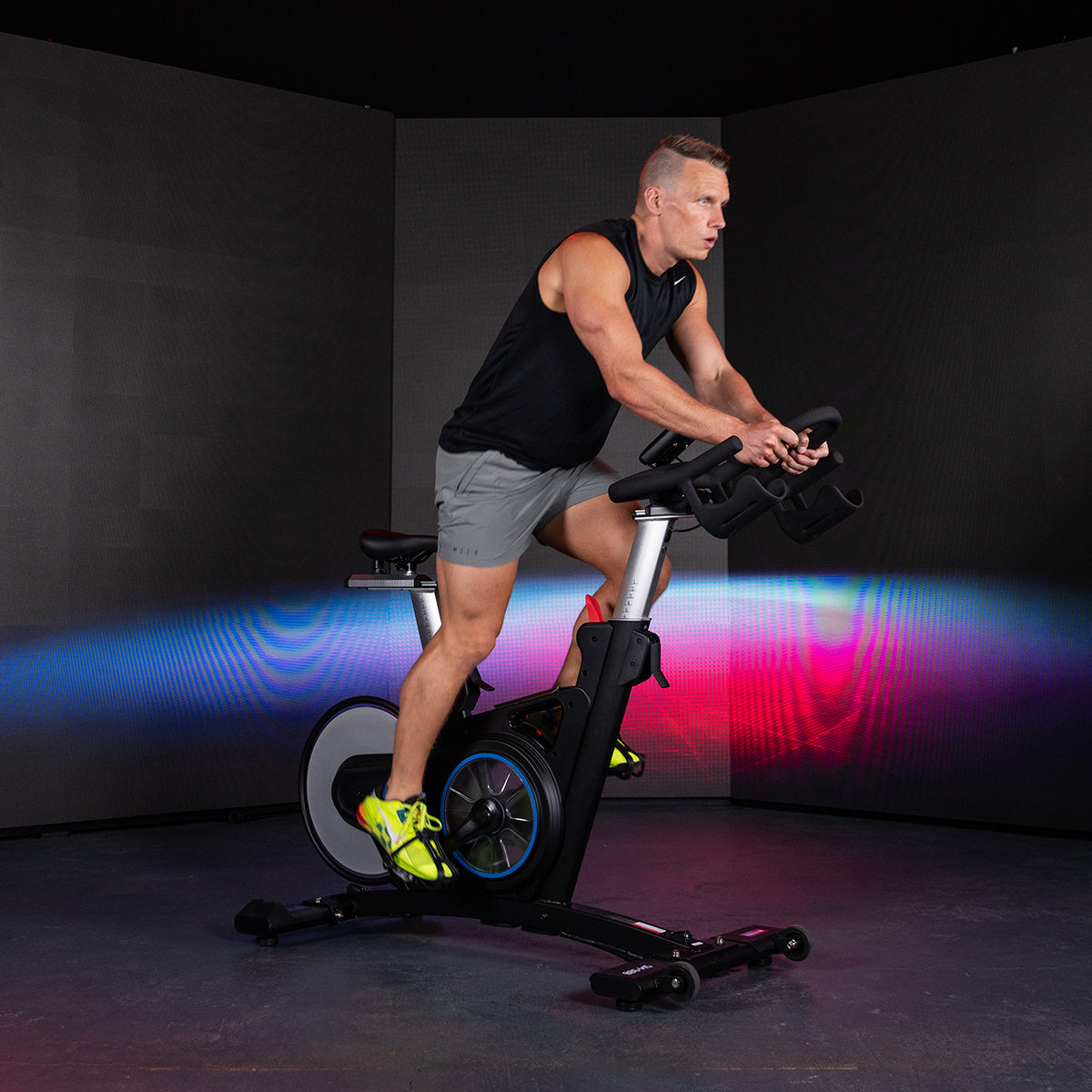 SM-900 Commercial Magnetic Spin Bike